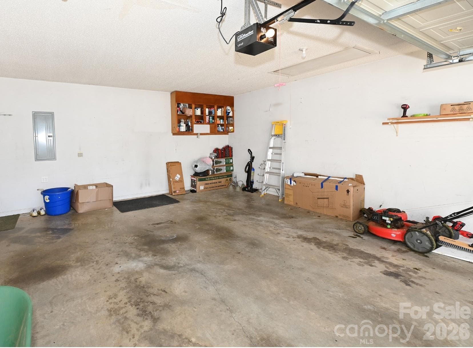 2 car garage with additional room for storage - 236 17th Avenue SE, Hickory