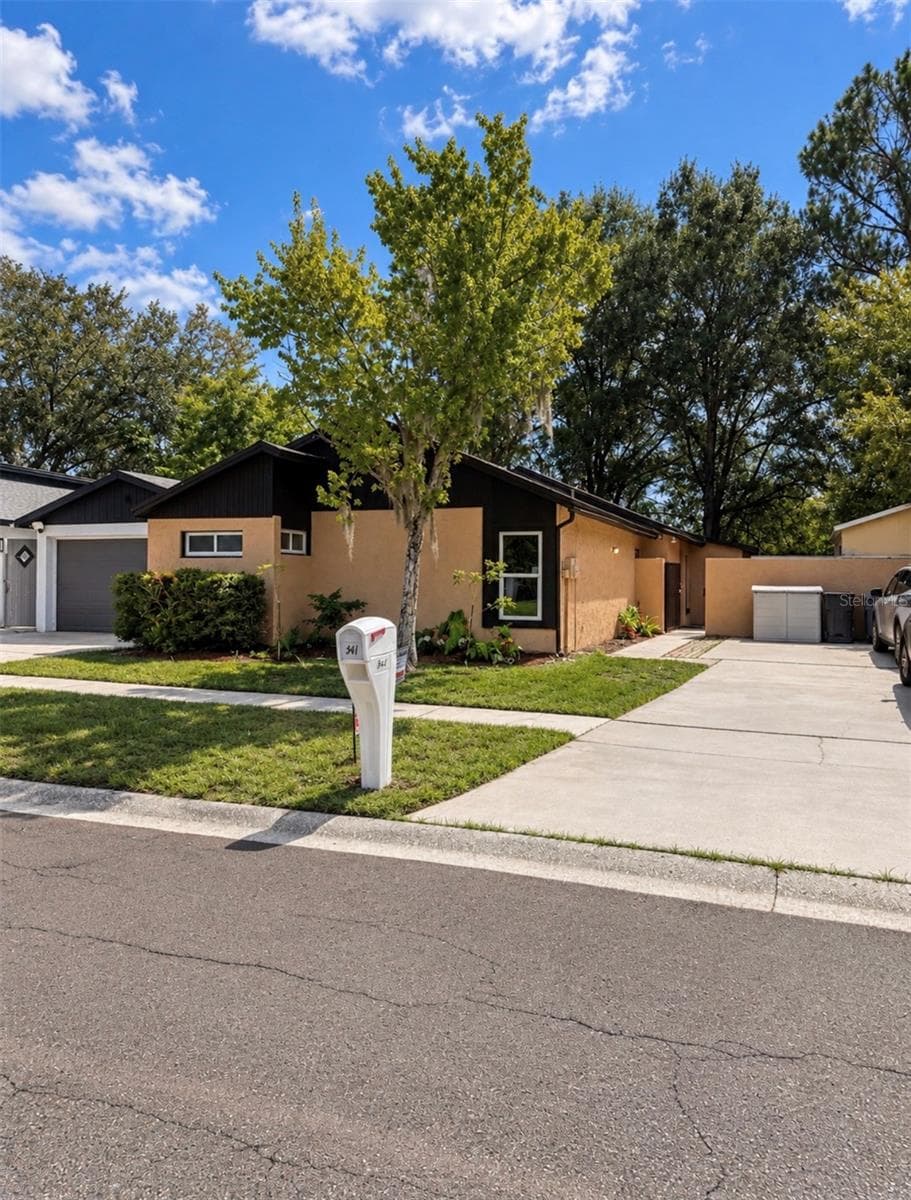 1932 GREGORY DR