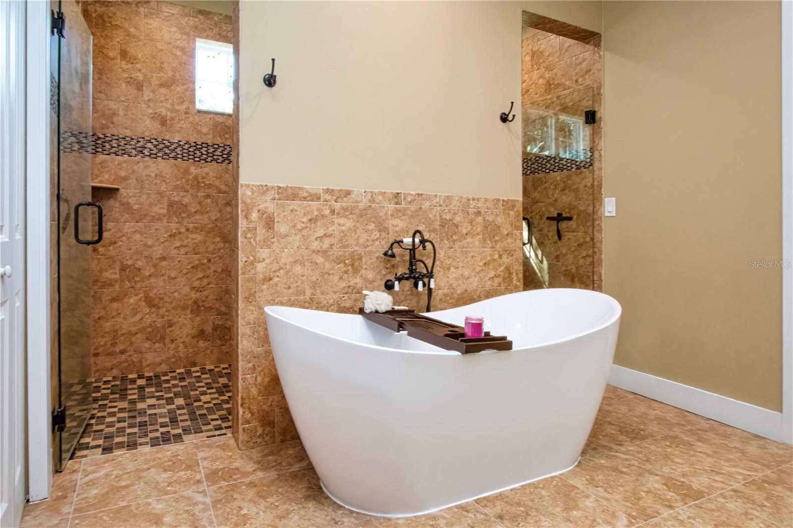 soaking tub with tray - 1605 BUTCH CASSIDY TRL, WIMAUMA