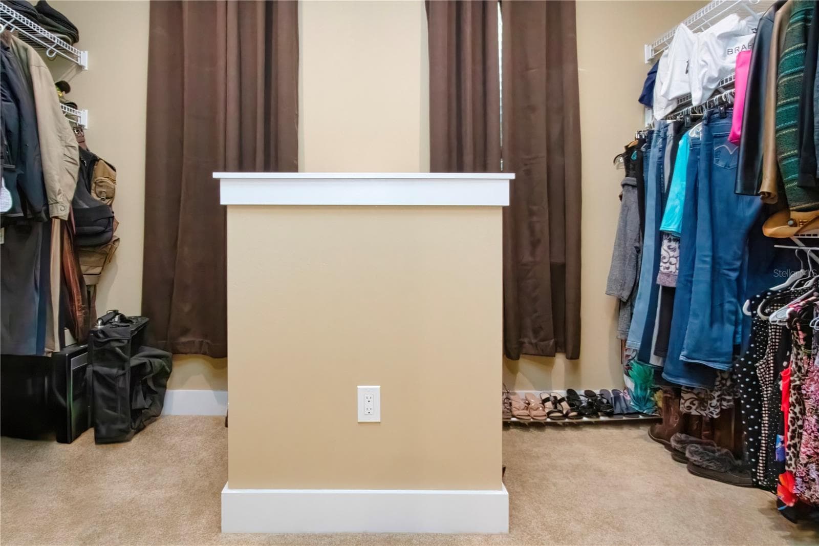 Huge walk in closet in owner suite - 1605 BUTCH CASSIDY TRL, WIMAUMA