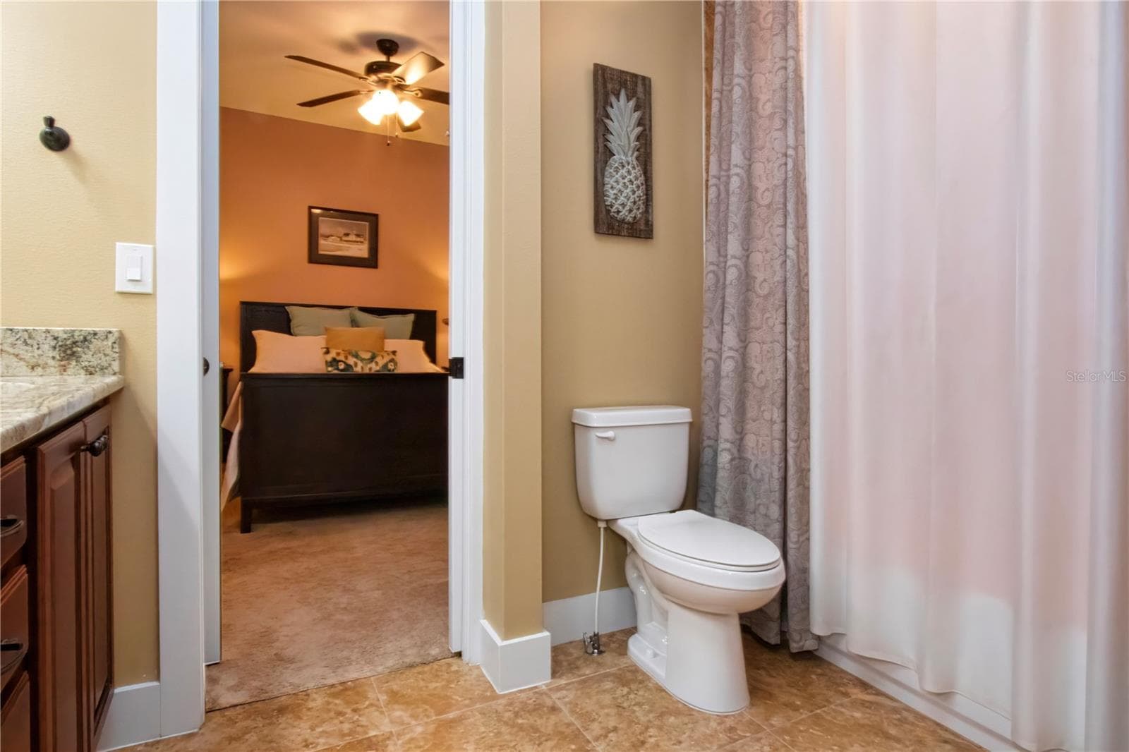 jack and Jill bathroom - 1605 BUTCH CASSIDY TRL, WIMAUMA