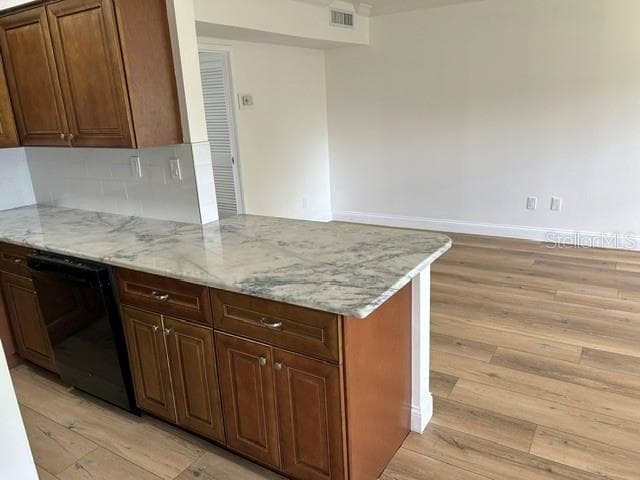 Breakfast bar with stool space overlooking Living Room - 2873 S OSCEOLA AVE #A5, ORLANDO