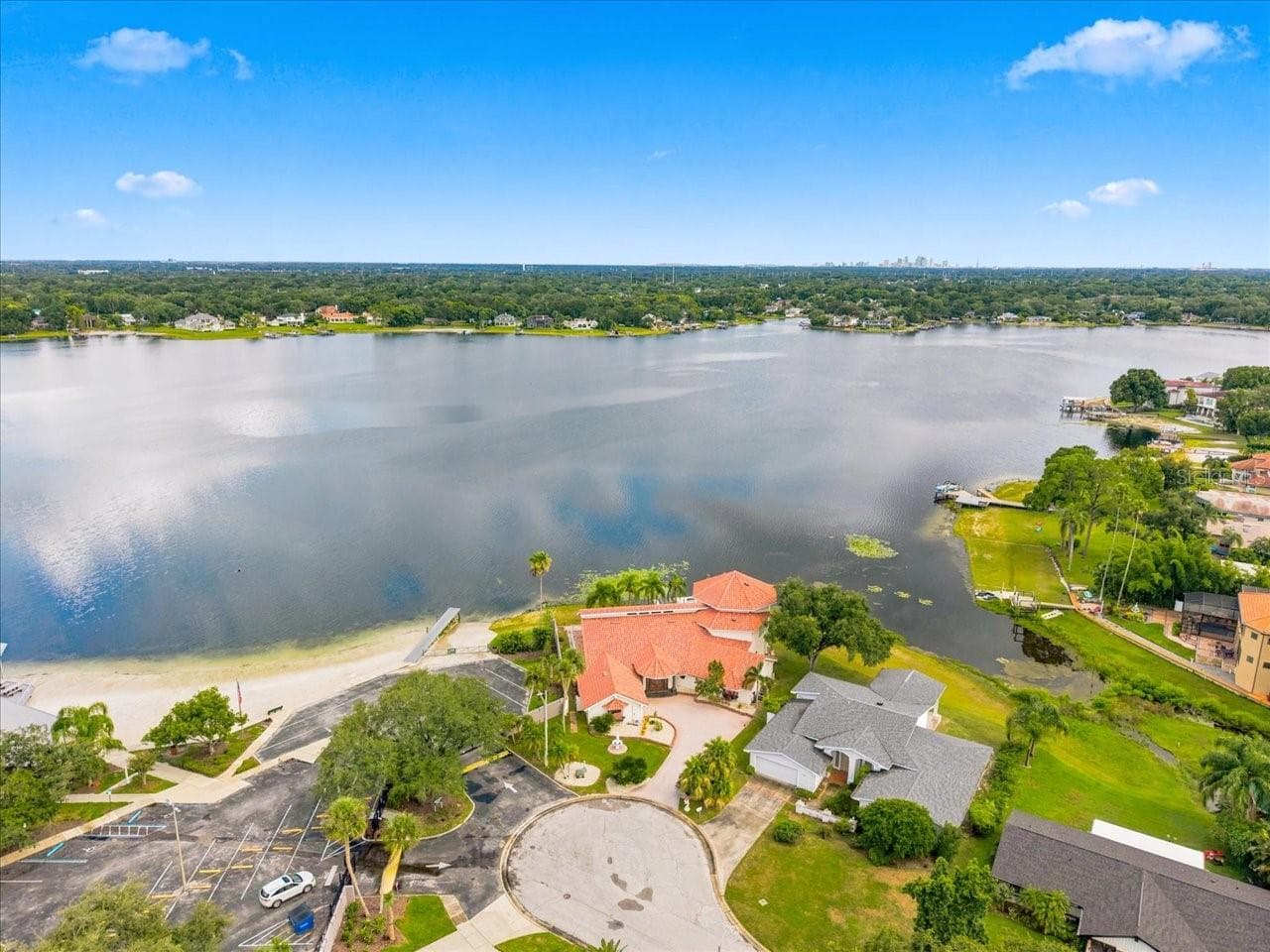 Single Family Residence at 11609 CARROLLWOOD DR, TAMPA, photo 5 of 96