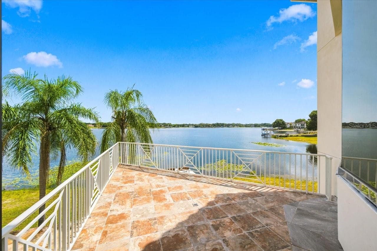 Single Family Residence at 11609 CARROLLWOOD DR, TAMPA, photo 9 of 96