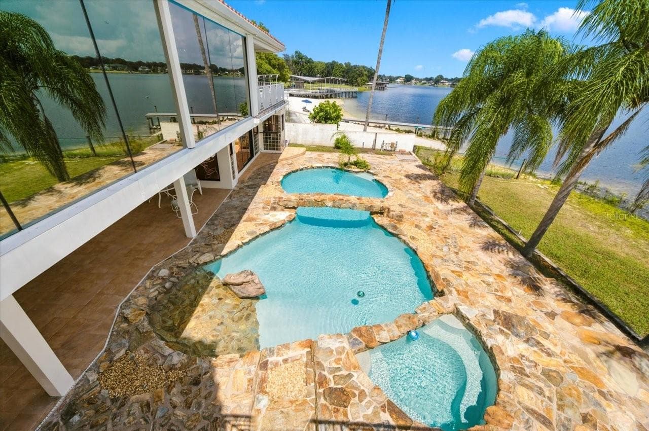 Single Family Residence at 11609 CARROLLWOOD DR, TAMPA, photo 15 of 96