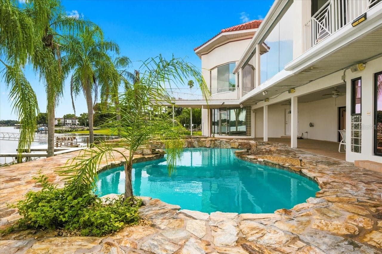 Single Family Residence at 11609 CARROLLWOOD DR, TAMPA, photo 16 of 96