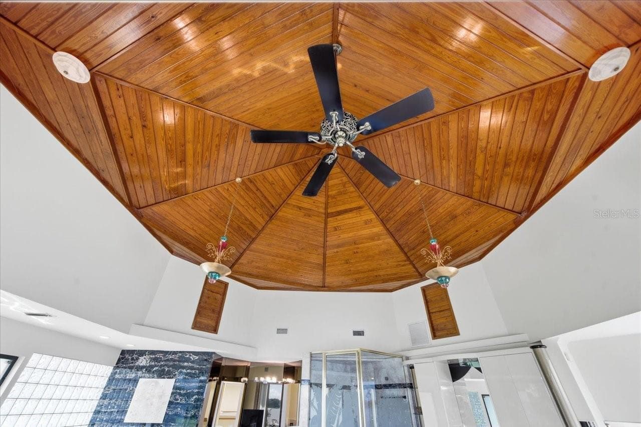 Single Family Residence at 11609 CARROLLWOOD DR, TAMPA, photo 55 of 96