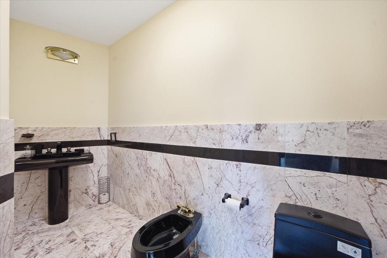 Single Family Residence at 11609 CARROLLWOOD DR, TAMPA, photo 59 of 96