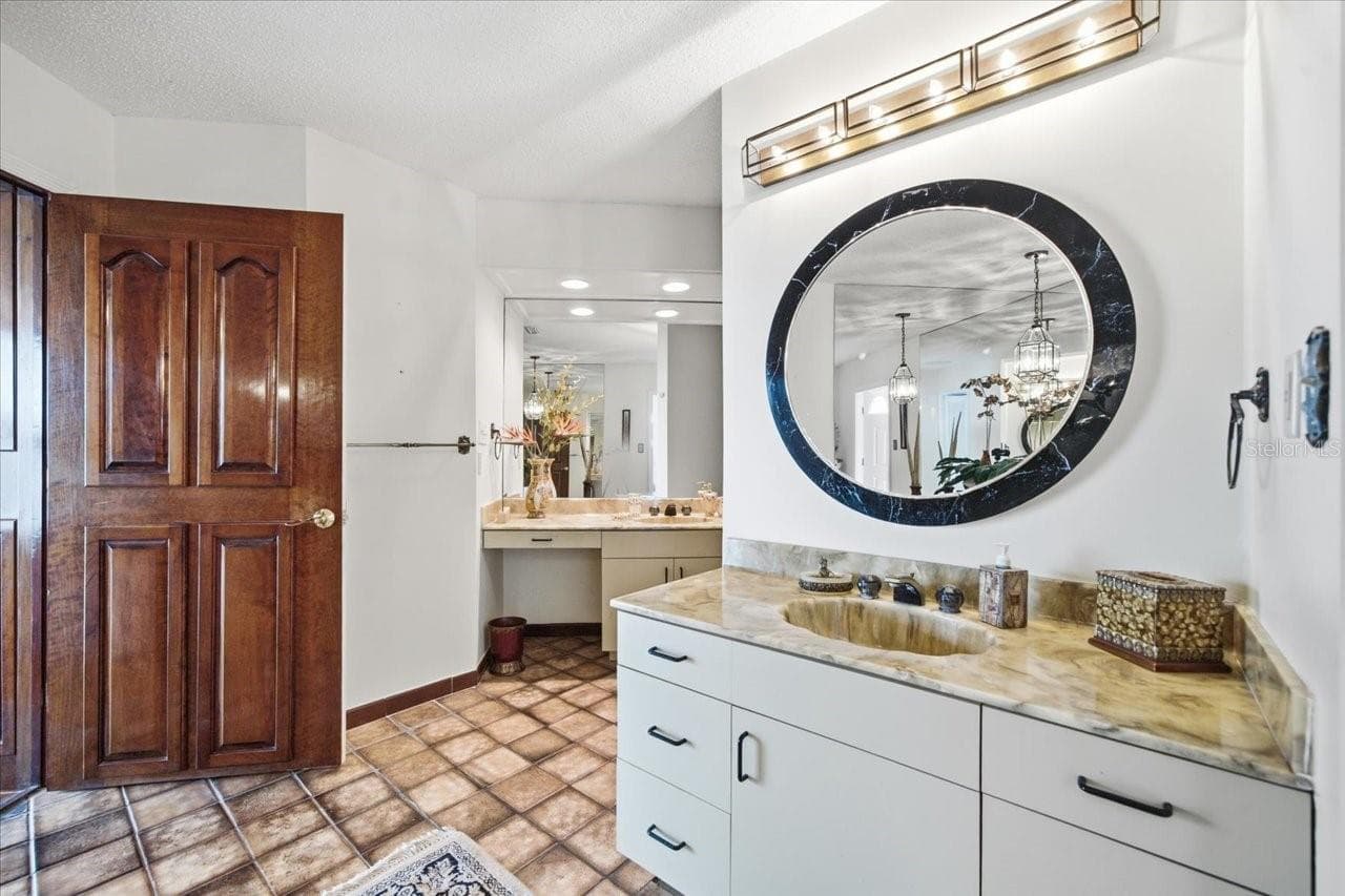 Single Family Residence at 11609 CARROLLWOOD DR, TAMPA, photo 67 of 96