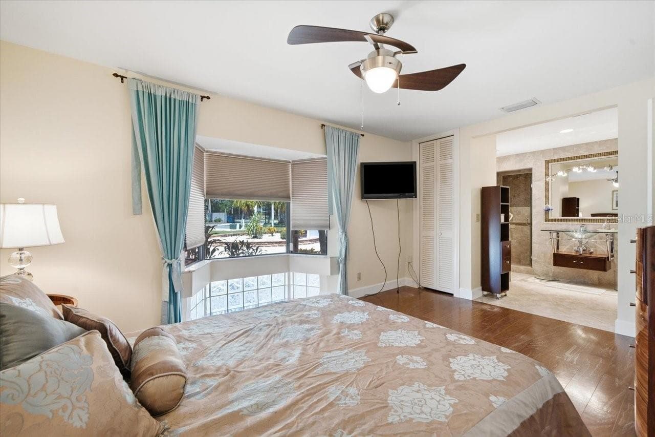 Single Family Residence at 11609 CARROLLWOOD DR, TAMPA, photo 75 of 96