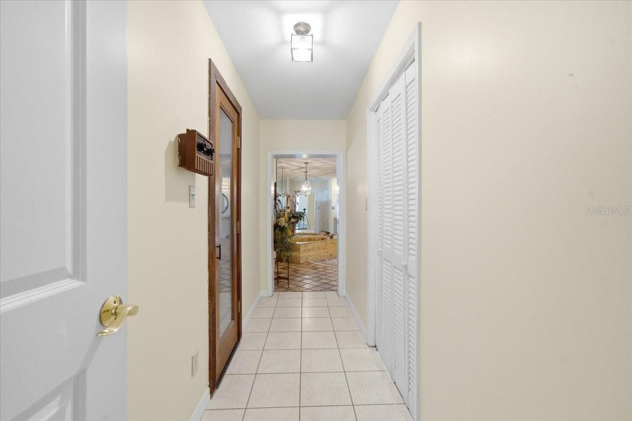 Single Family Residence at 11609 CARROLLWOOD DR, TAMPA, photo 84 of 96