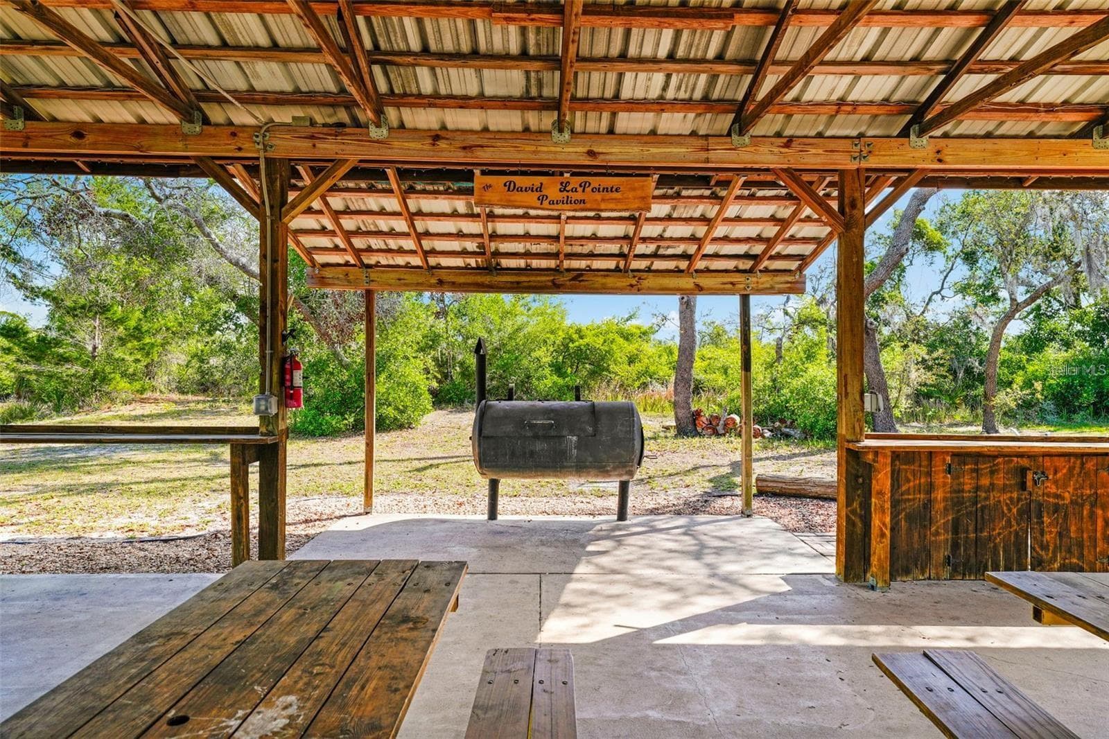 Pavillion with grill sink with running water and equiped with electric - 1605 BUTCH CASSIDY TRL, WIMAUMA