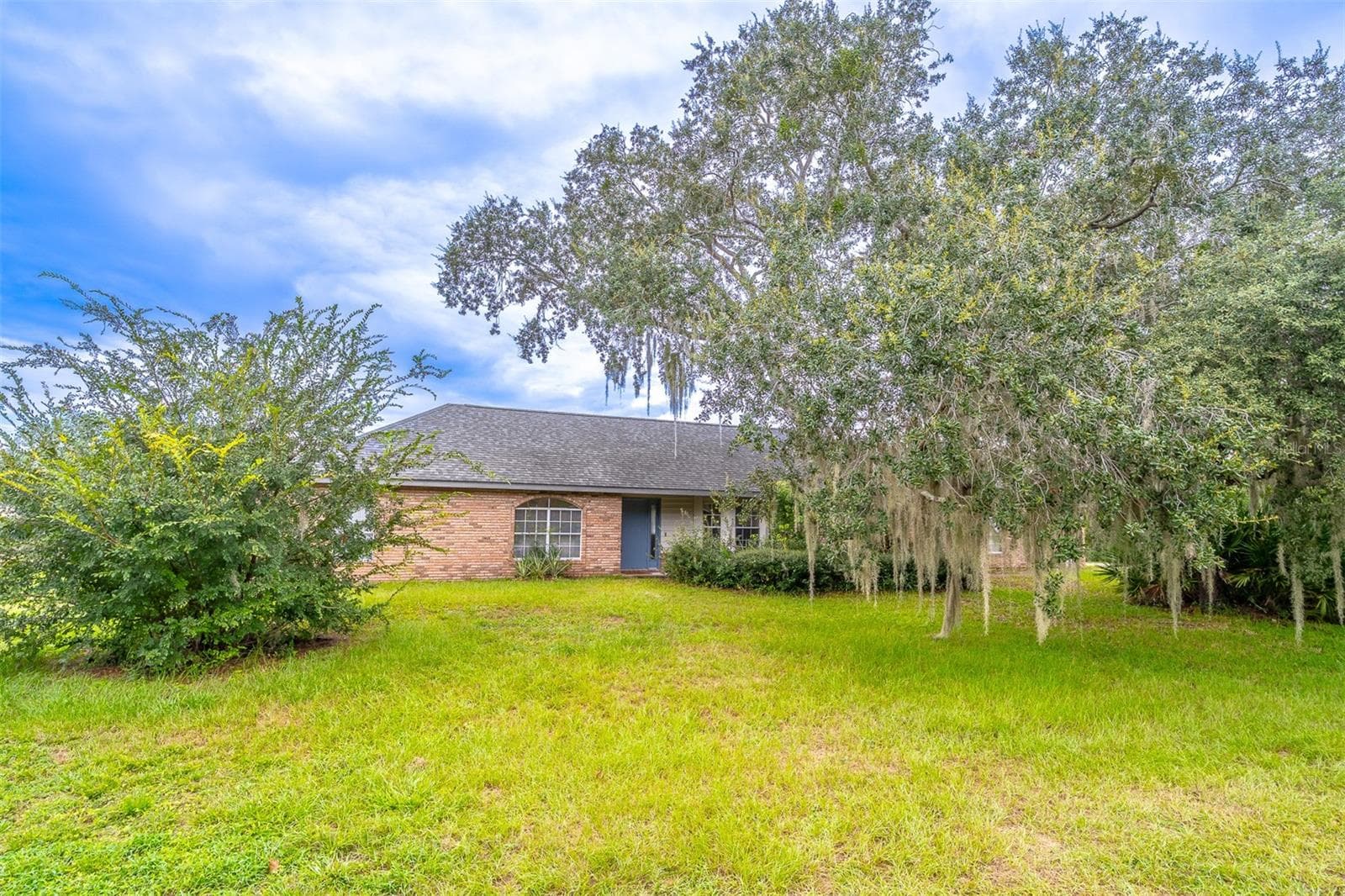 Mature oaks offer shade from the rising sun. - 2366 SALEM DR, DELTONA