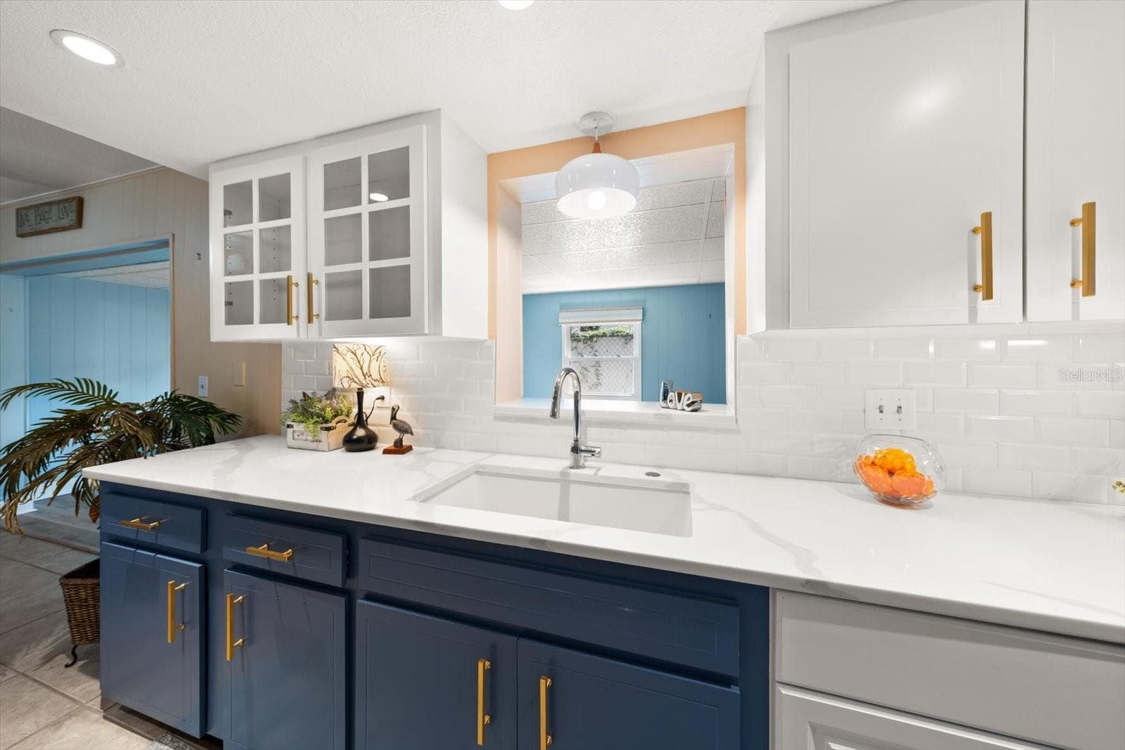 Kitchen with lots of overhead lighting - 403 MINDY DR #403, LARGO