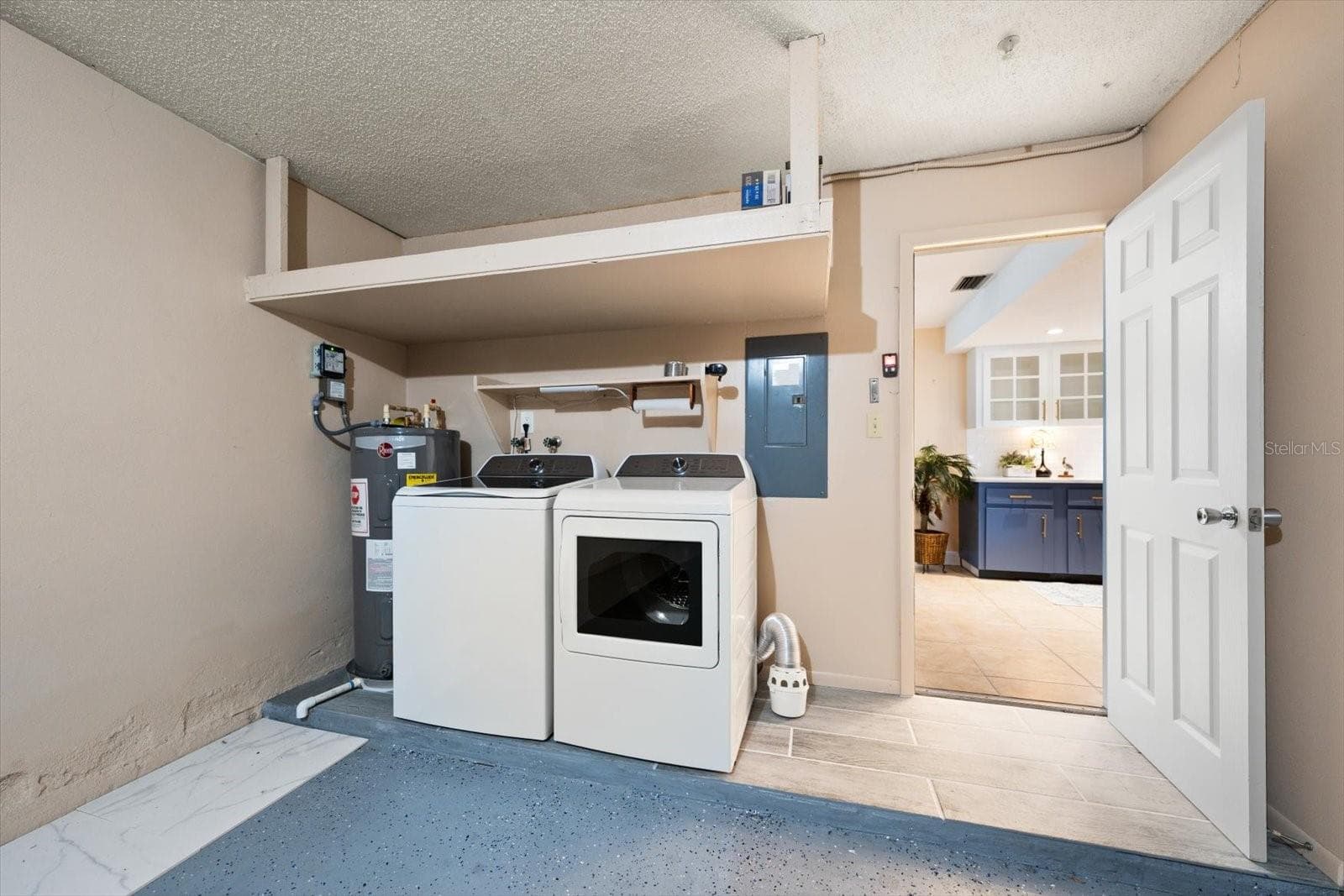 Garage with washer/dryer - 403 MINDY DR #403, LARGO