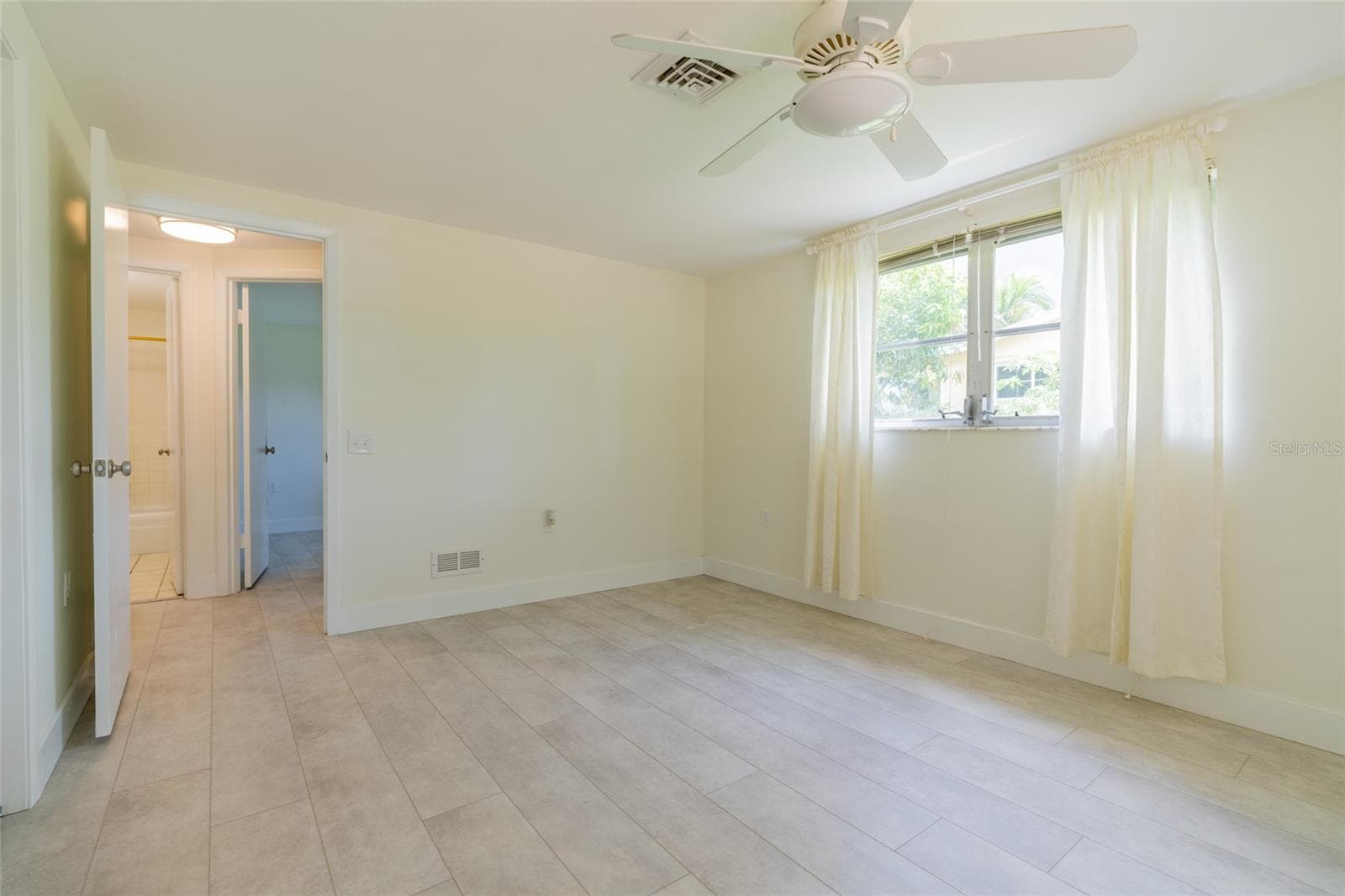 Single Family Residence at 605 BARNES PKWY, NOKOMIS, photo 30 of 50