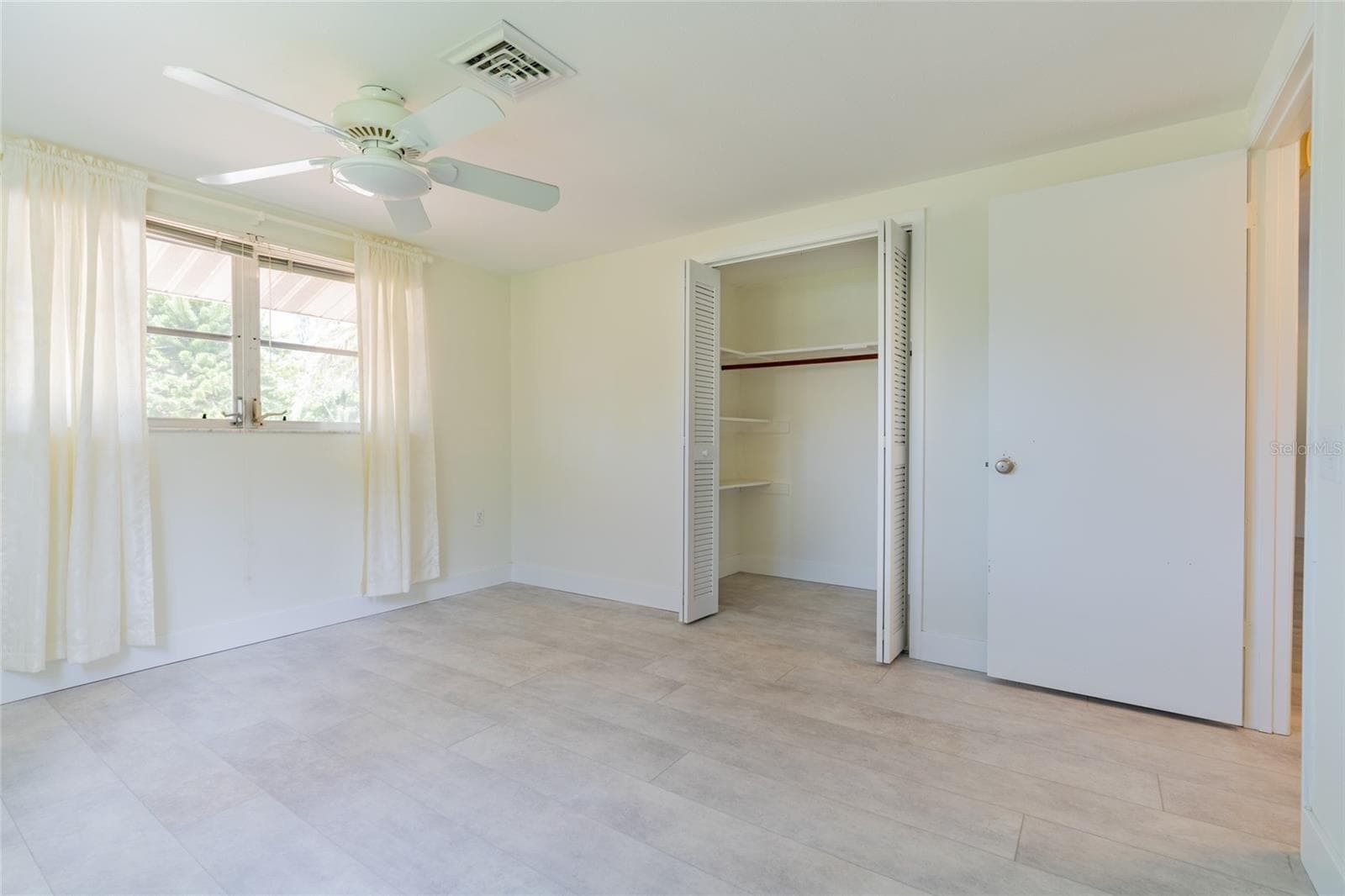 Single Family Residence at 605 BARNES PKWY, NOKOMIS, photo 31 of 50