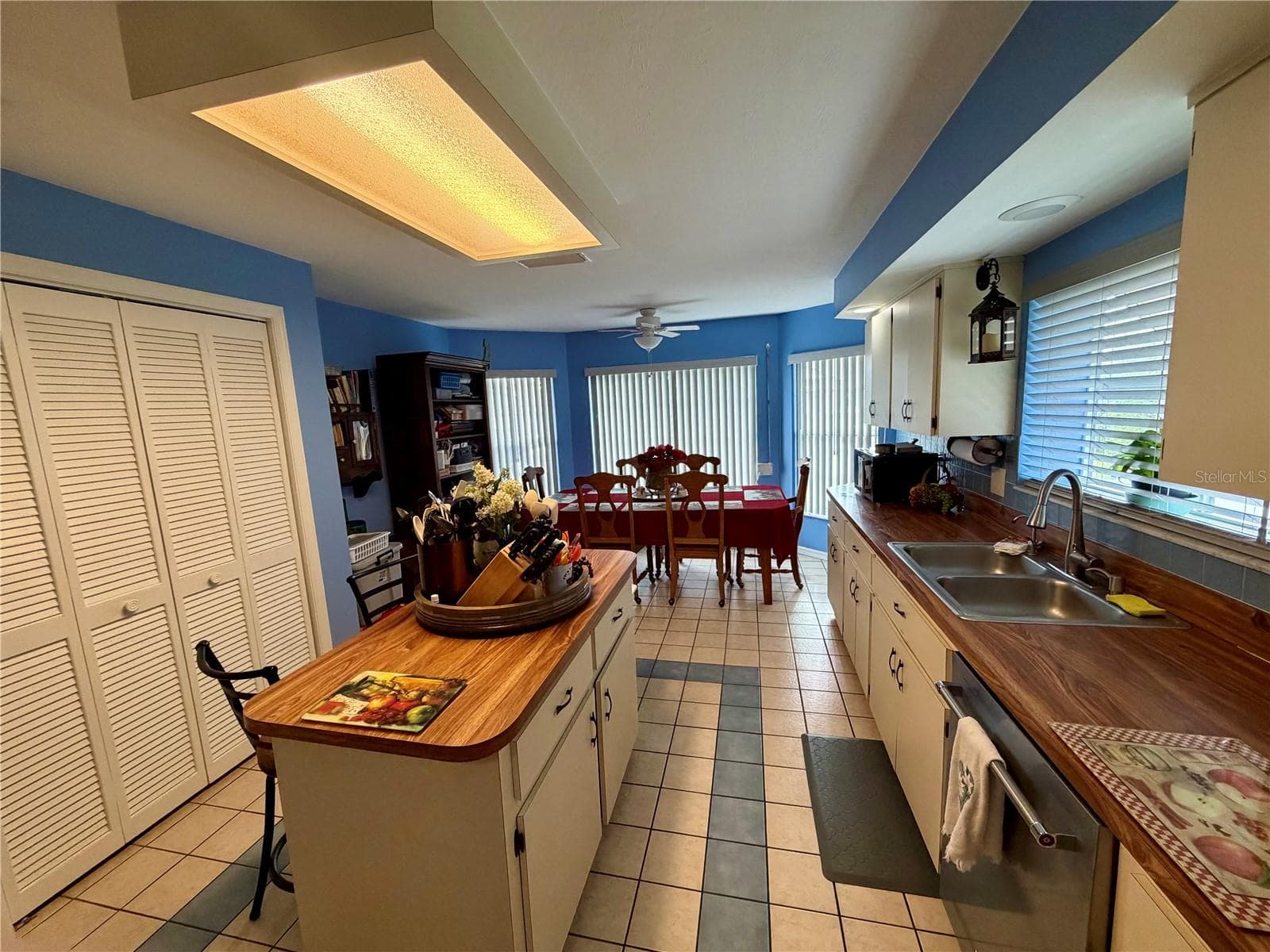 Single Family Residence at 3909 N PASSION FLOWER WAY, BEVERLY HILLS, photo 7 of 63
