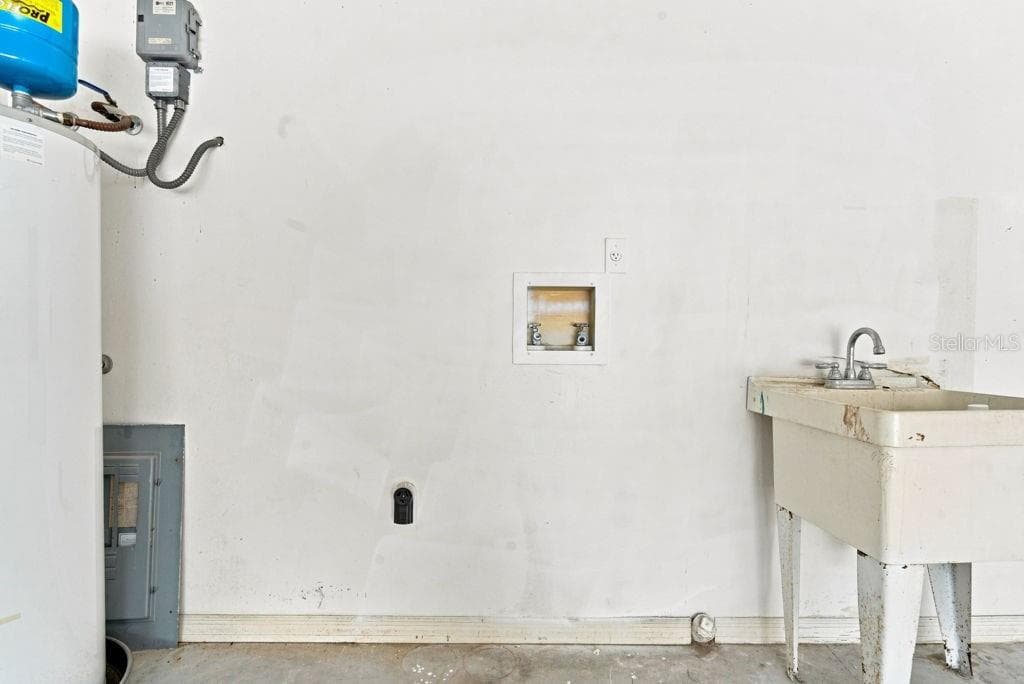 Laundry in Garage - 1901 PIEDMONT PARK BLVD, APOPKA