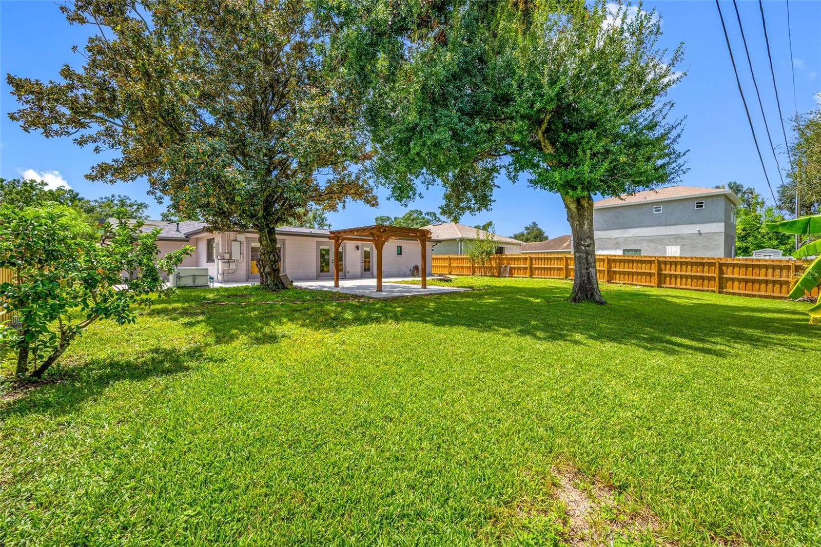 Single Family Residence at 2121 W FARWELL DR, TAMPA, photo 3 of 36