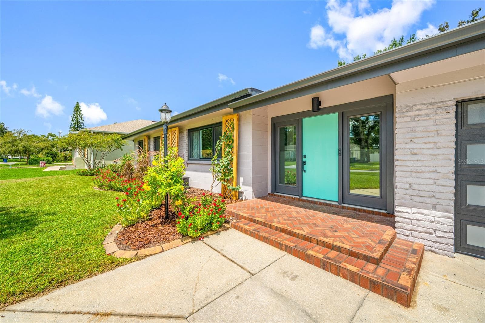Single Family Residence at 2121 W FARWELL DR, TAMPA, photo 2 of 36