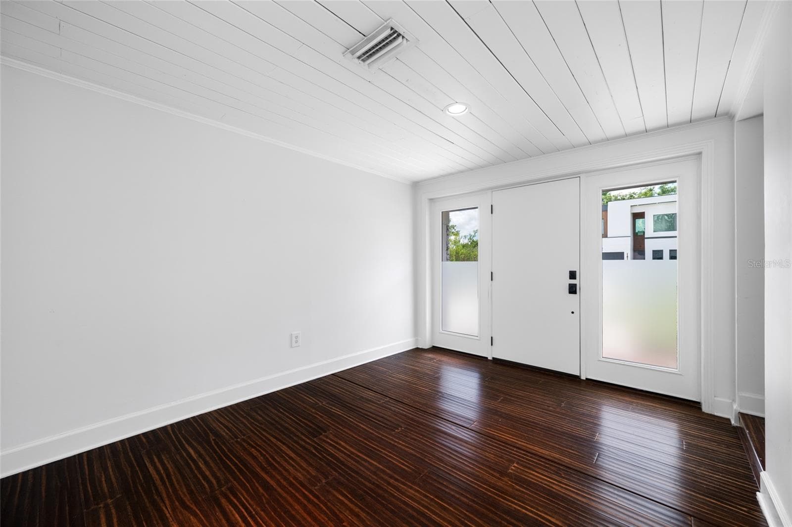 Single Family Residence at 2121 W FARWELL DR, TAMPA, photo 7 of 36