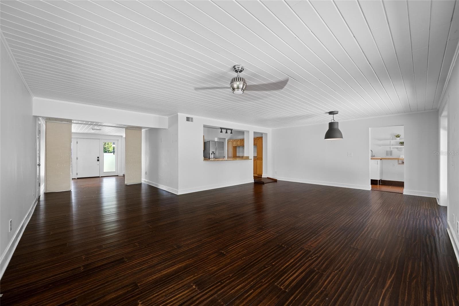 Single Family Residence at 2121 W FARWELL DR, TAMPA, photo 10 of 36