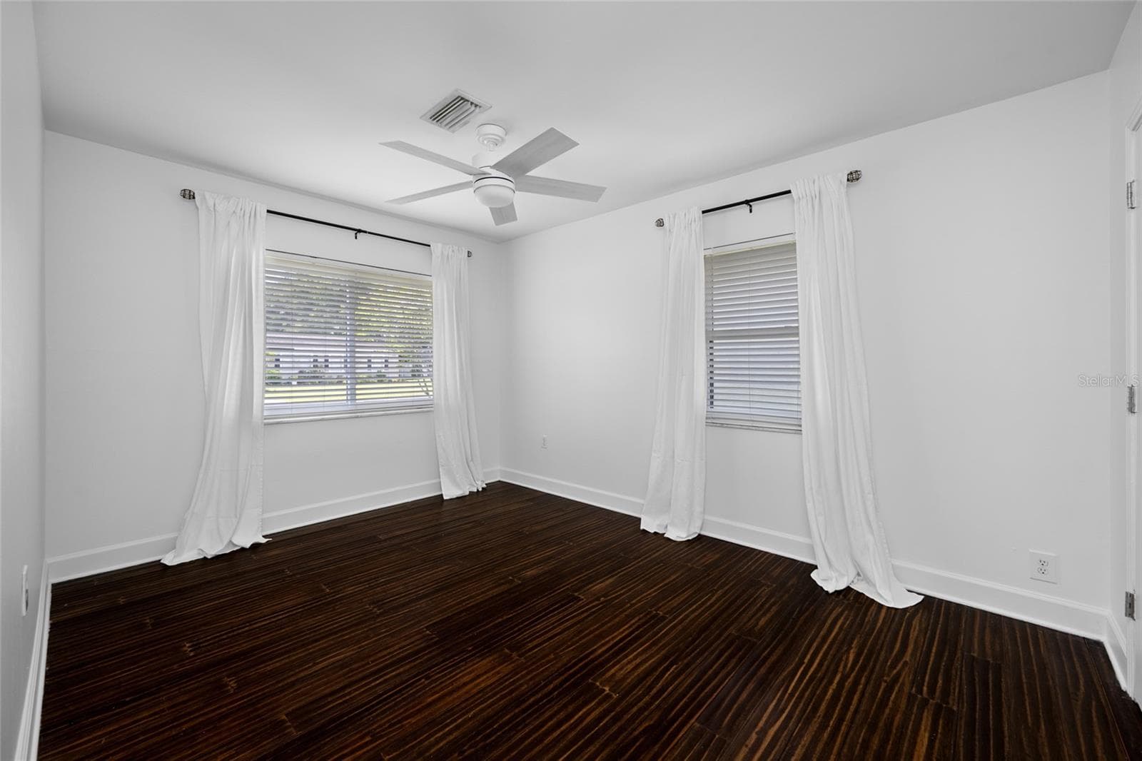 Single Family Residence at 2121 W FARWELL DR, TAMPA, photo 24 of 36