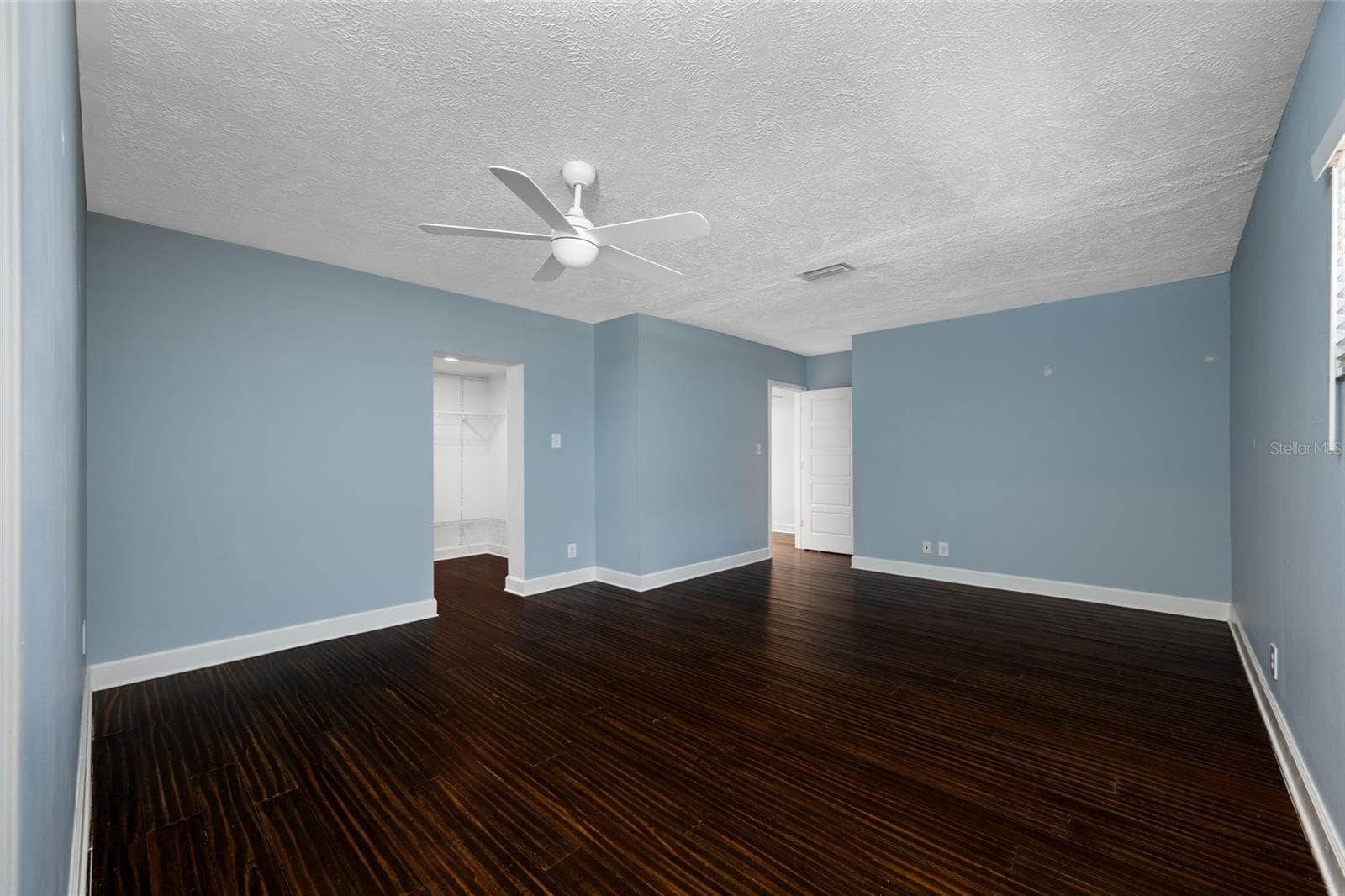 Single Family Residence at 2121 W FARWELL DR, TAMPA, photo 27 of 36