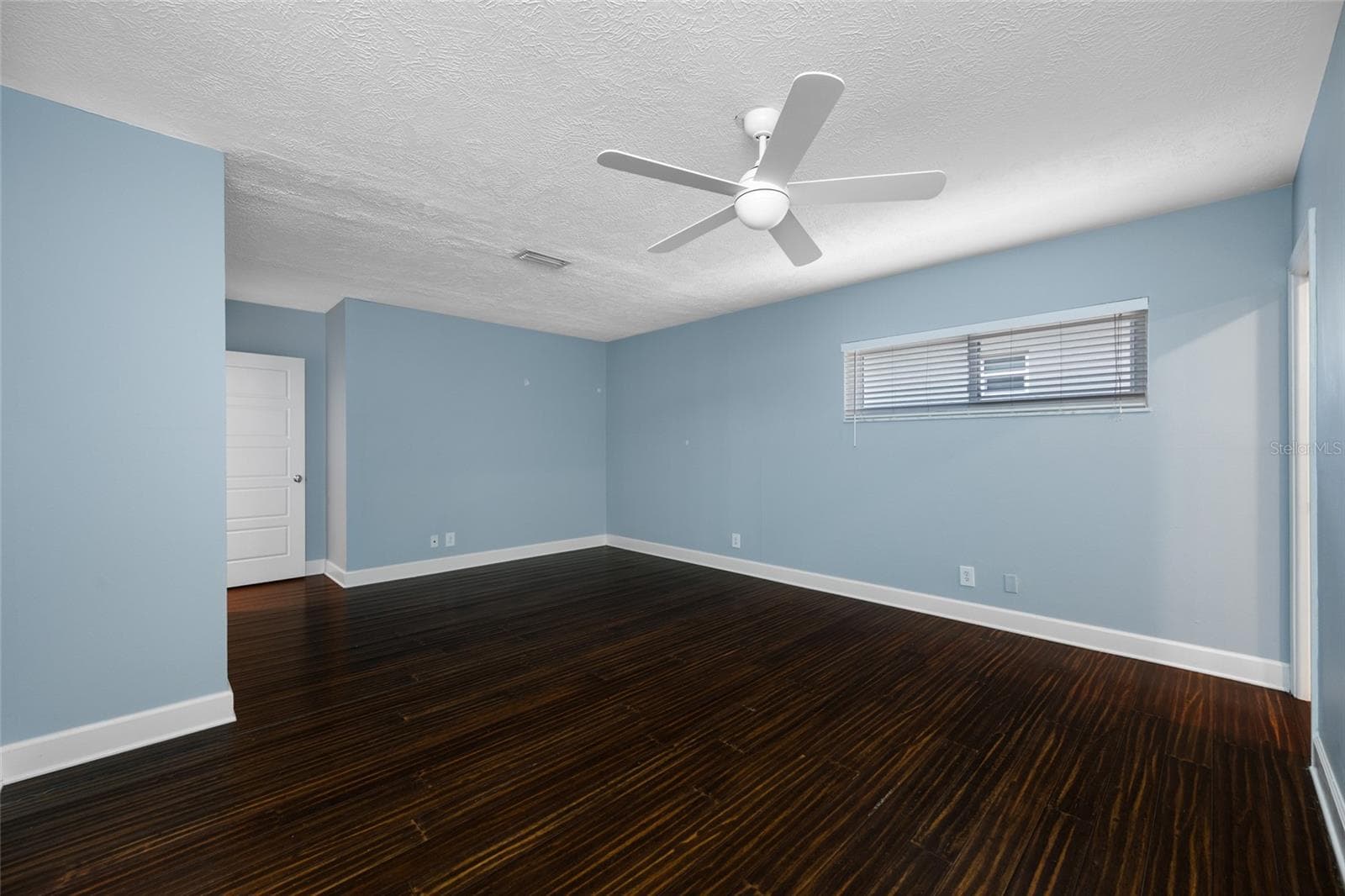 Single Family Residence at 2121 W FARWELL DR, TAMPA, photo 28 of 36