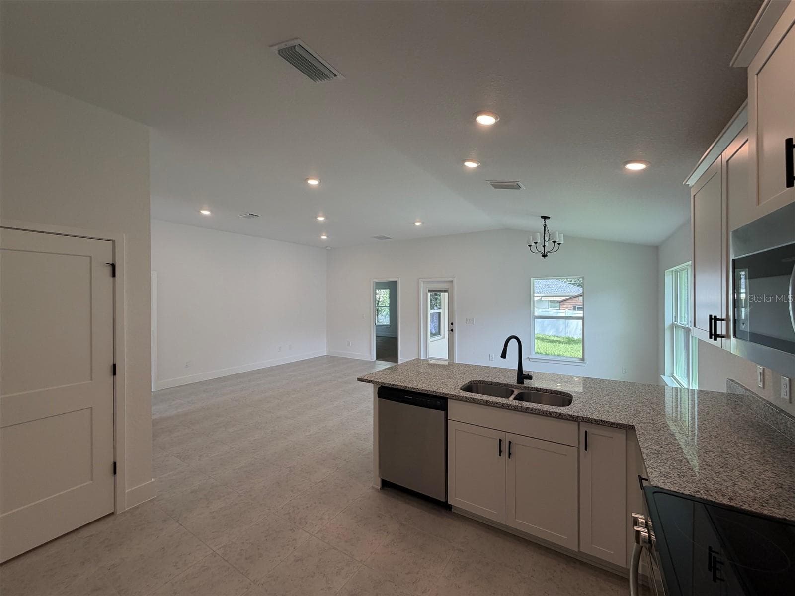 Single Family Residence at 16253 SE 83RD CT, SUMMERFIELD, photo 7 of 13