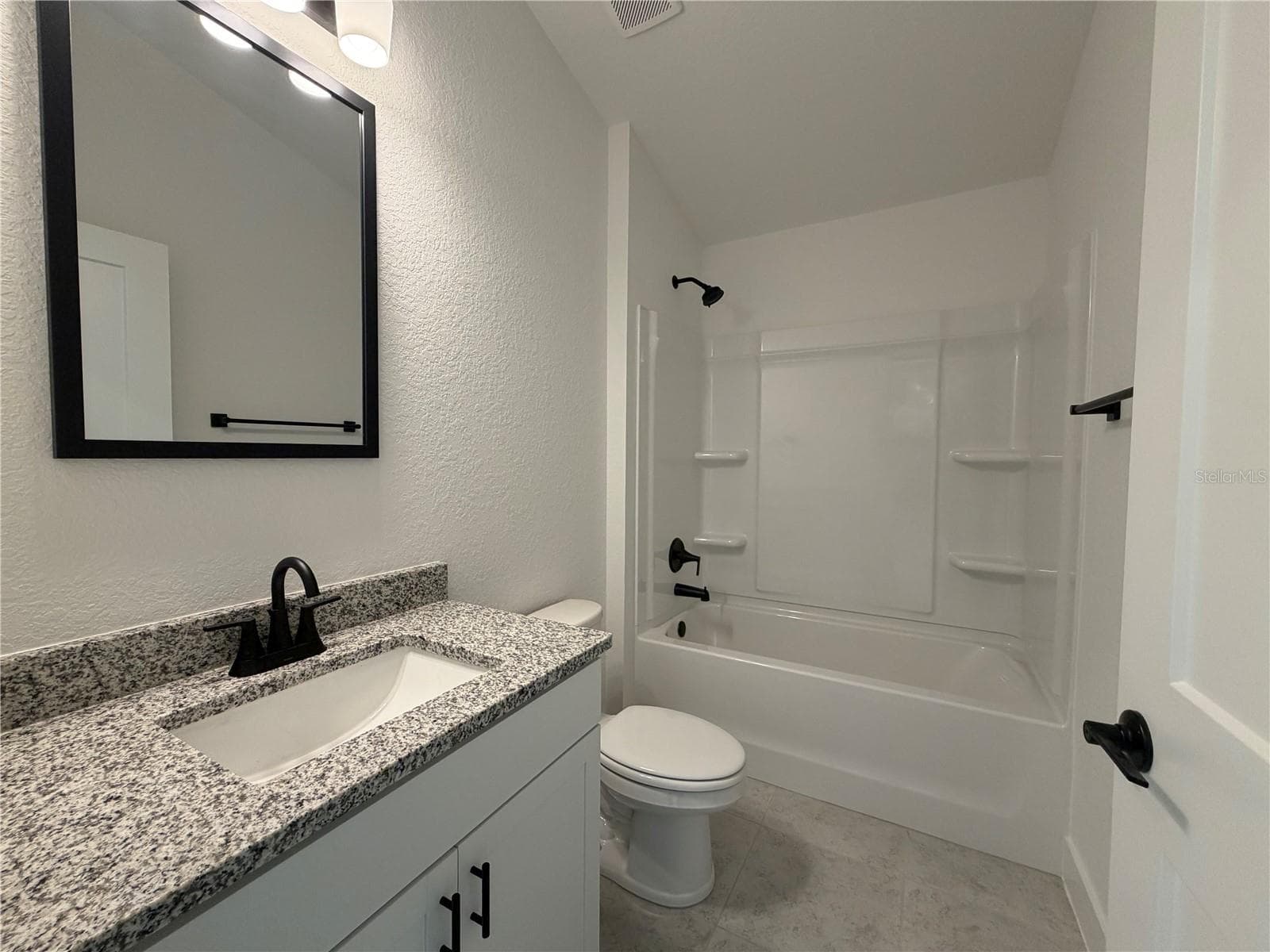 Guest bath. - 16253 SE 83RD CT, SUMMERFIELD