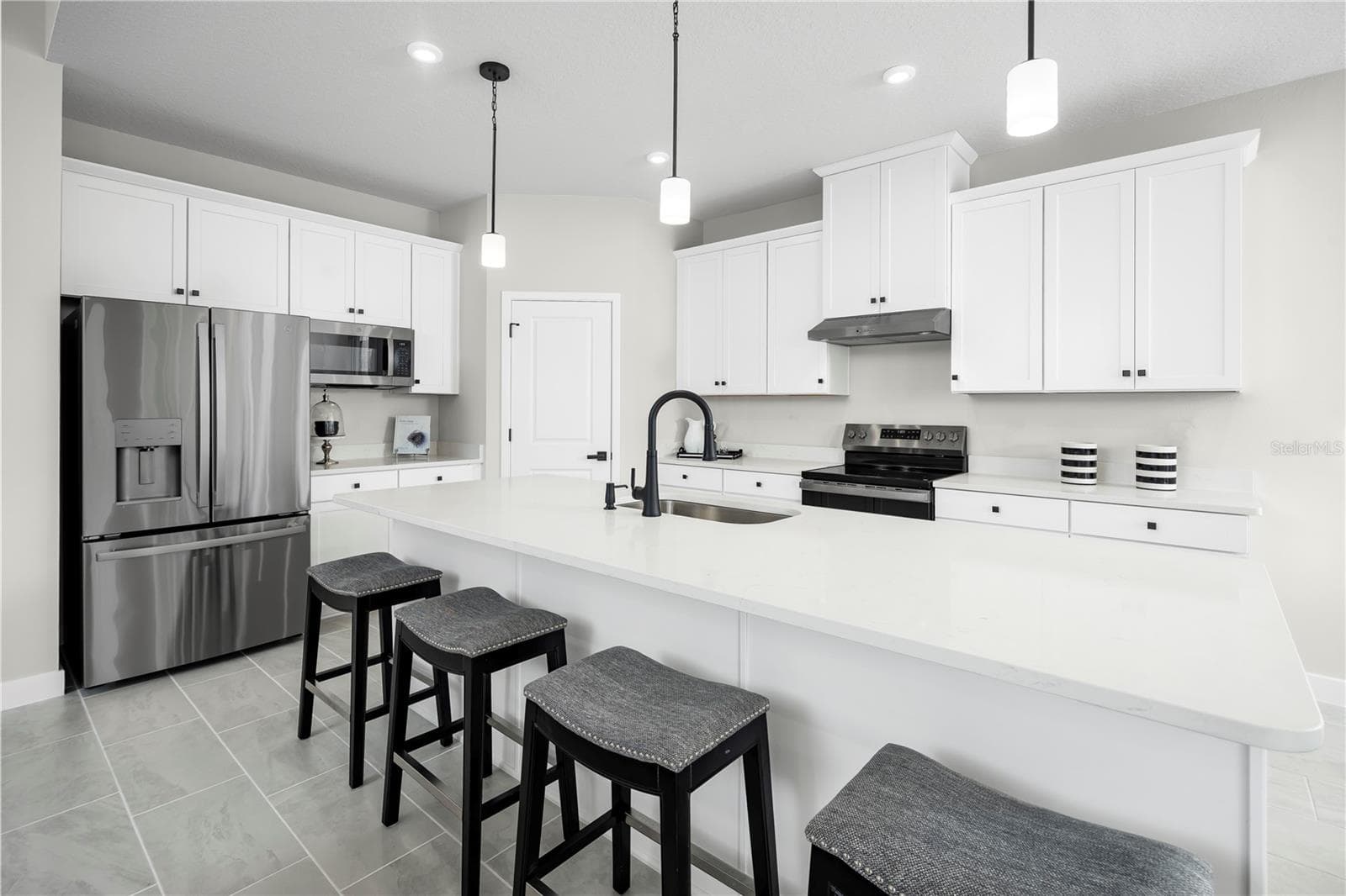 Single Family Residence at 22181 PINE GROVE LOOP, LEESBURG, photo 2 of 15
