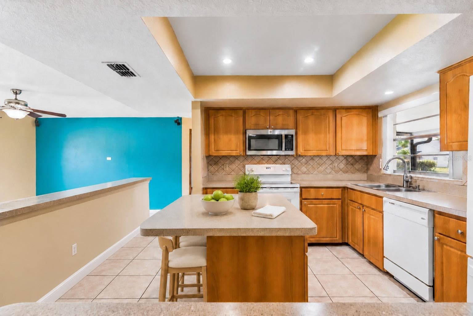 Single Family Residence at 2402 WOODWAY DR, ORLANDO, photo 10 of 41