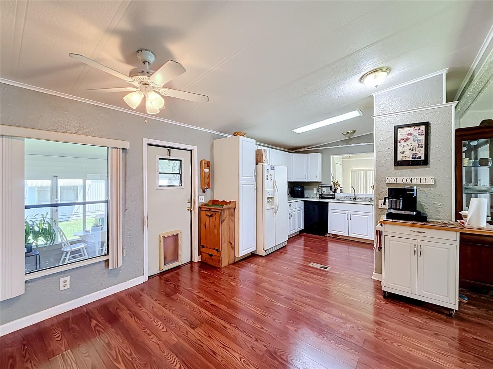 Entry to Breakfast area and kitchen - 1157 CAPELLA DR, TAVARES