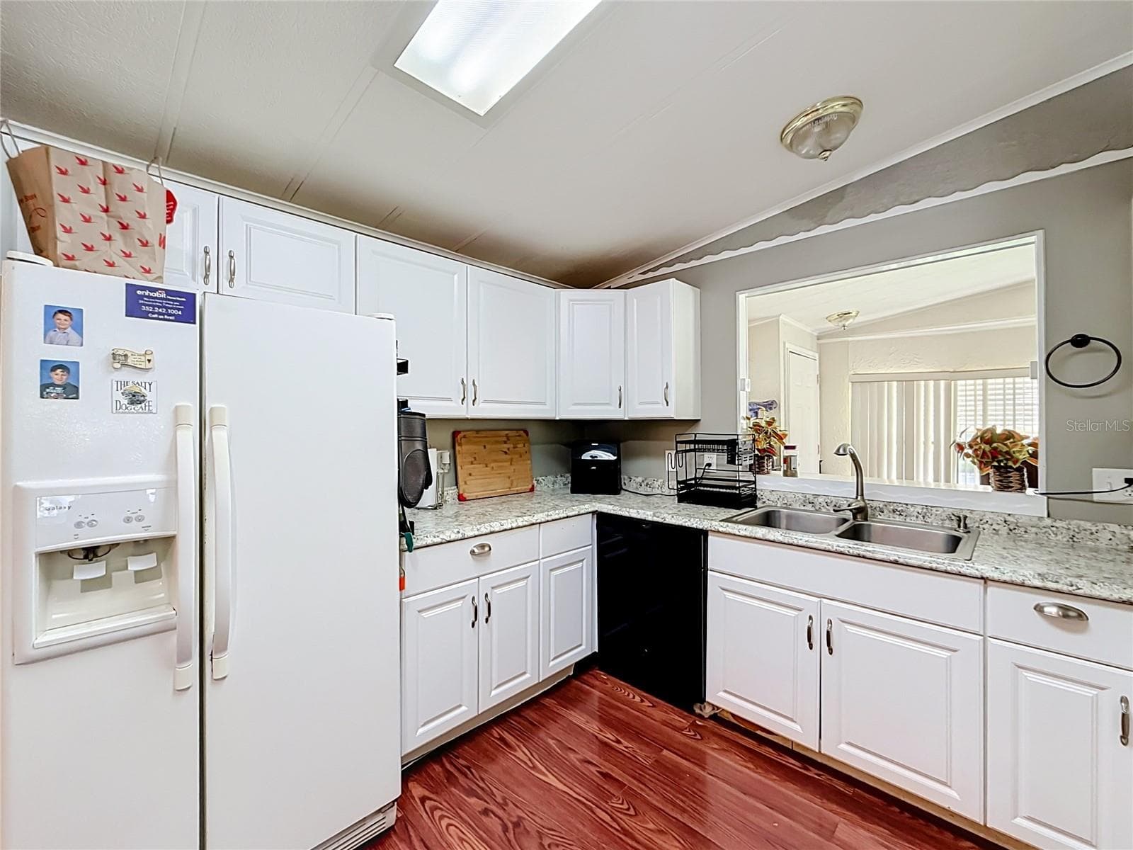 Kitchen with Appliances - 1157 CAPELLA DR, TAVARES