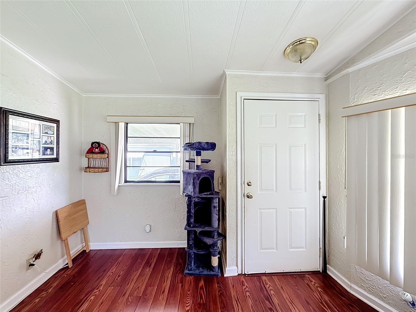 Entry in LR - 1157 CAPELLA DR, TAVARES