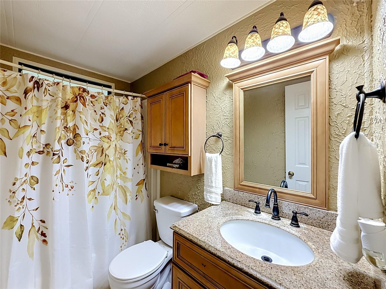 Hall Bath - 1157 CAPELLA DR, TAVARES
