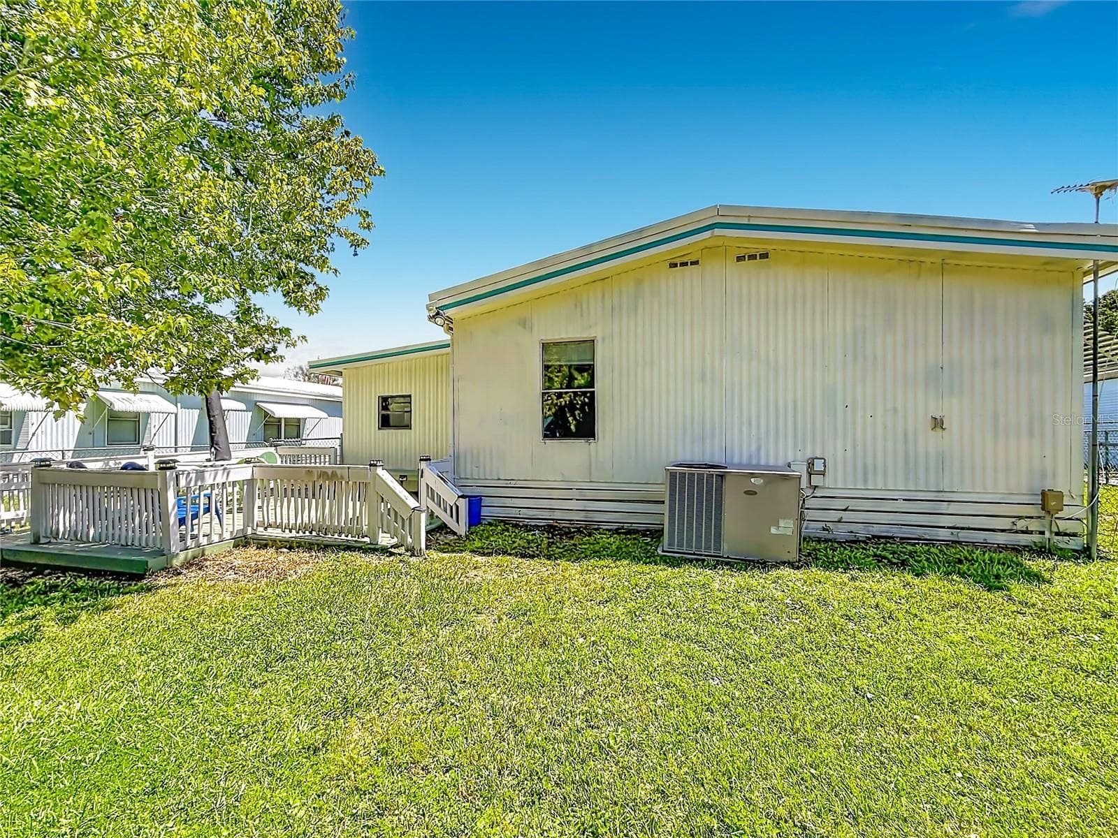 Back of House - 1157 CAPELLA DR, TAVARES