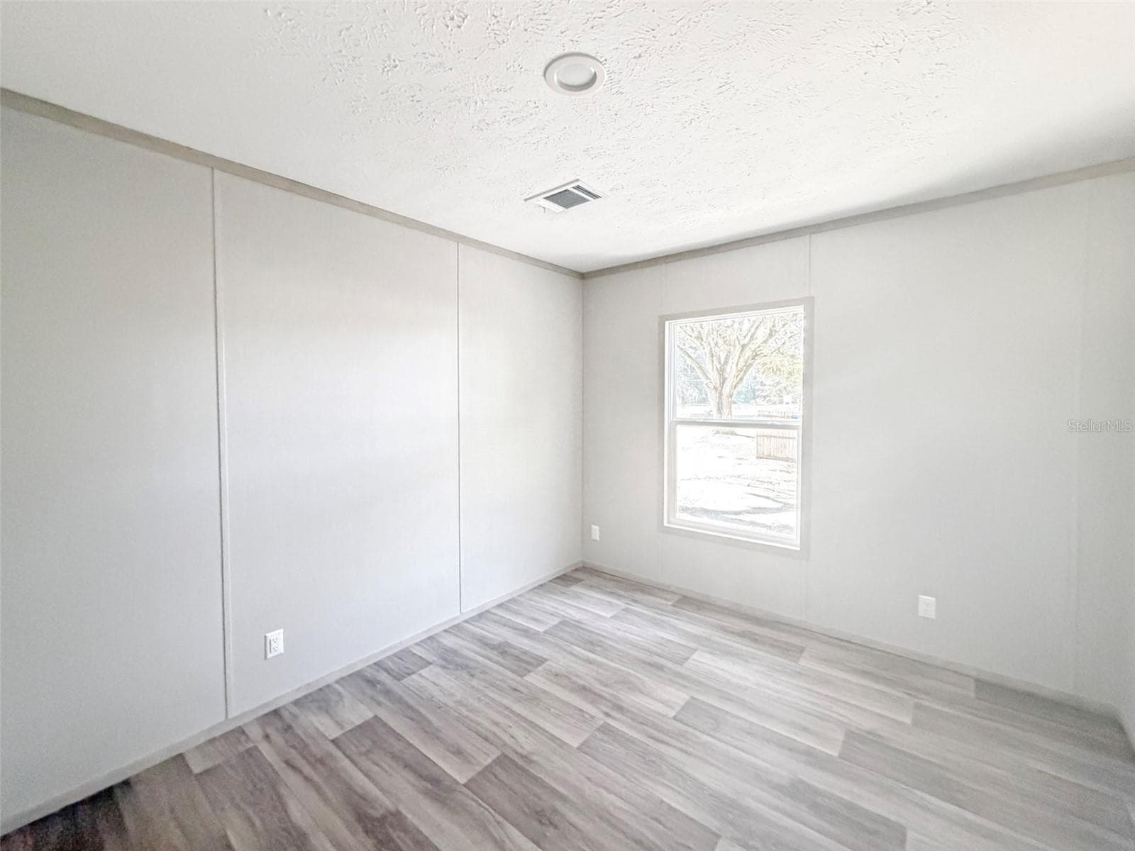 Manufactured Home at 9906 N RD 33, POLK CITY, photo 6 of 28