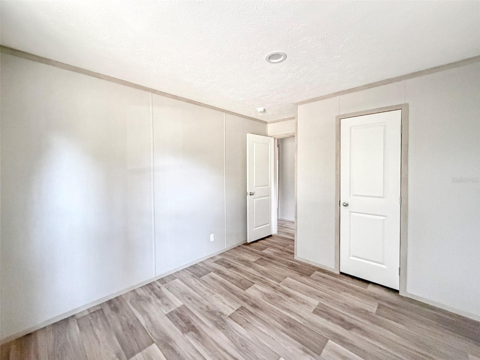 Manufactured Home at 9906 N RD 33, POLK CITY, photo 9 of 28