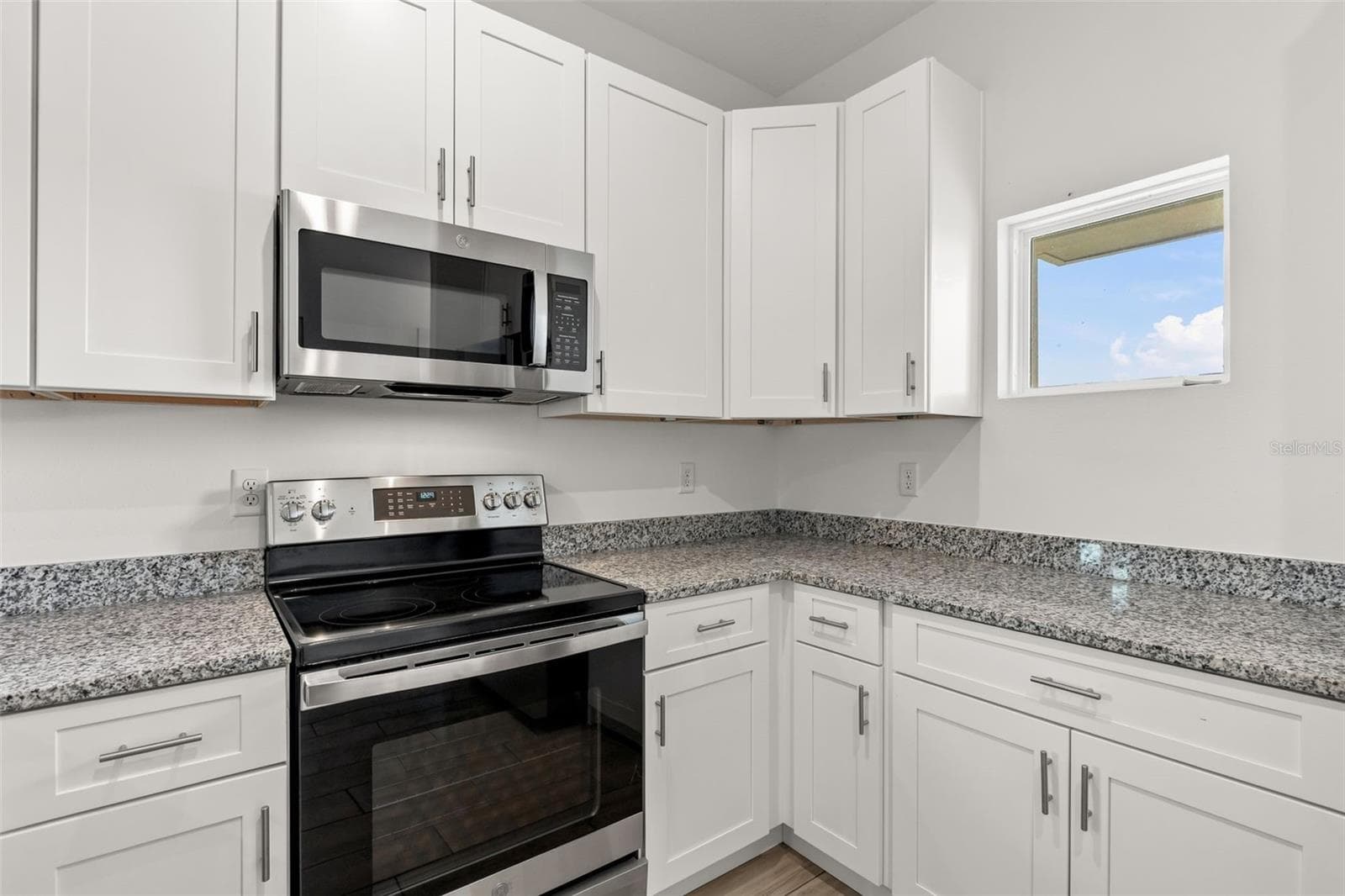 Townhouse at 458 LAKE SHORE PKWY, DAVENPORT, photo 11 of 42