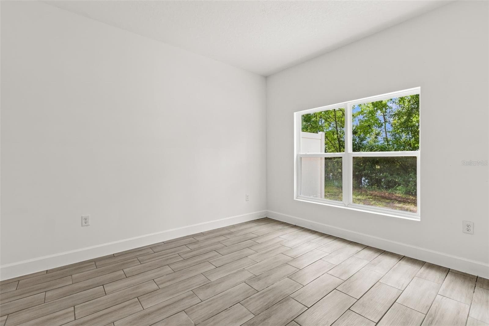 Townhouse at 458 LAKE SHORE PKWY, DAVENPORT, photo 15 of 42