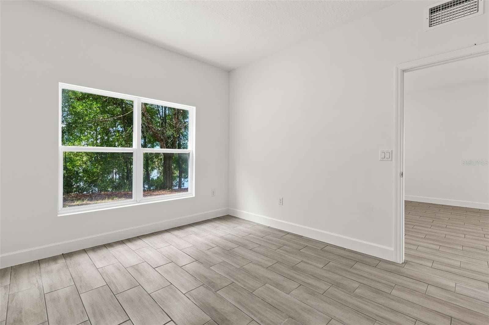 Townhouse at 458 LAKE SHORE PKWY, DAVENPORT, photo 16 of 42