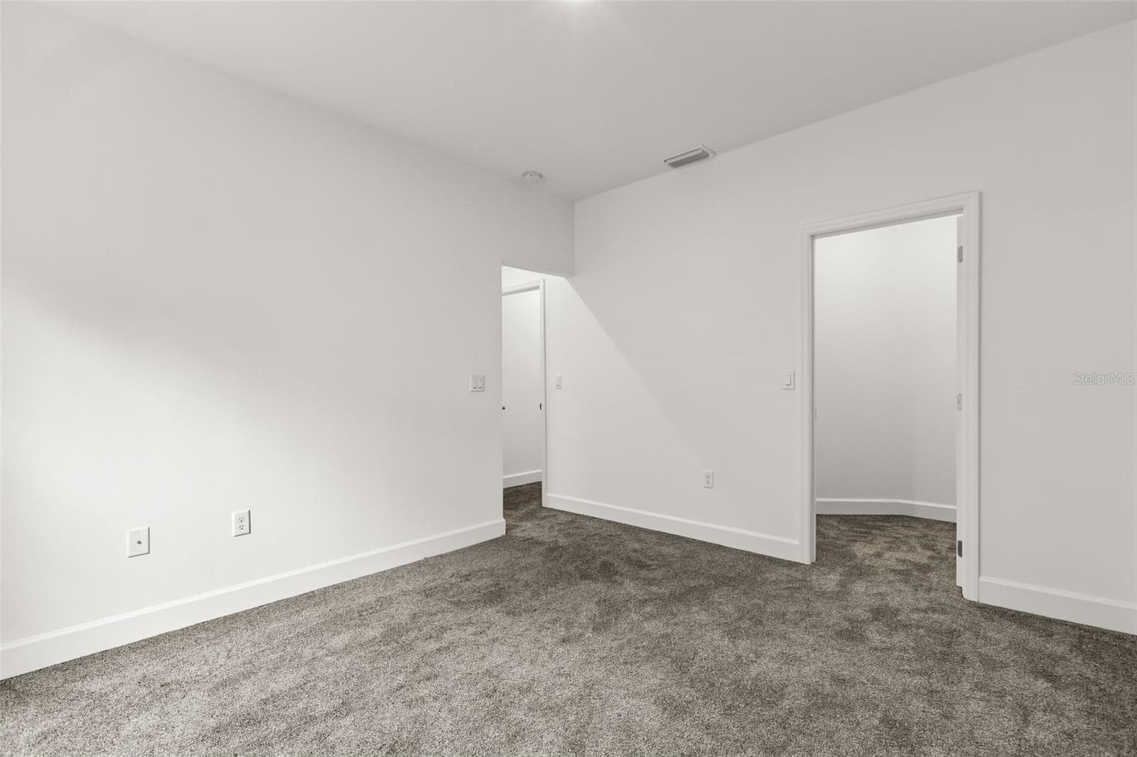 Townhouse at 458 LAKE SHORE PKWY, DAVENPORT, photo 19 of 42