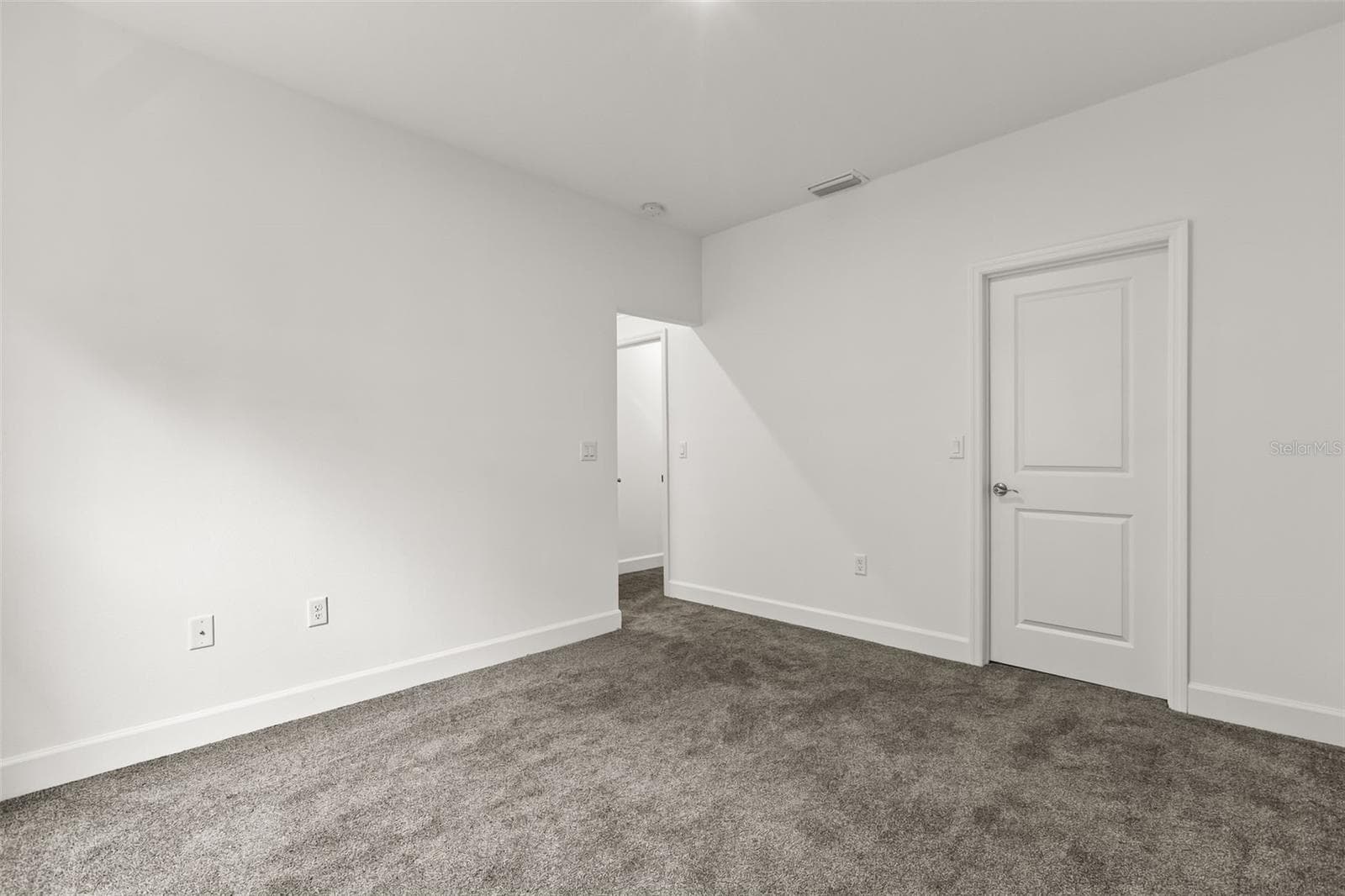 Townhouse at 458 LAKE SHORE PKWY, DAVENPORT, photo 20 of 42