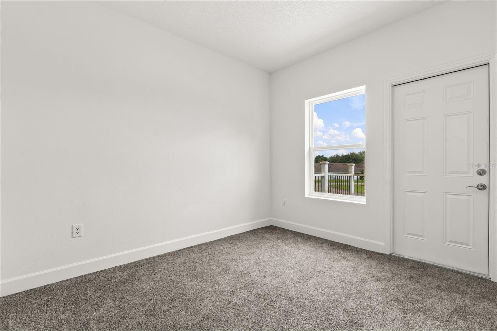Townhouse at 458 LAKE SHORE PKWY, DAVENPORT, photo 25 of 42