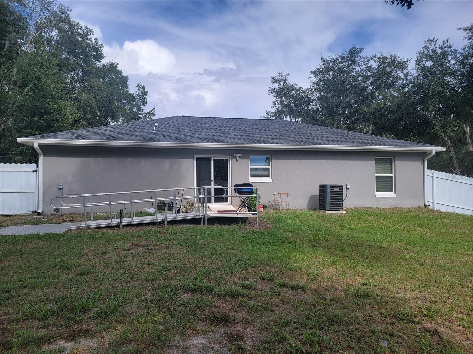 Back of Residence - 4534 SW CLEARWATER CT, DUNNELLON