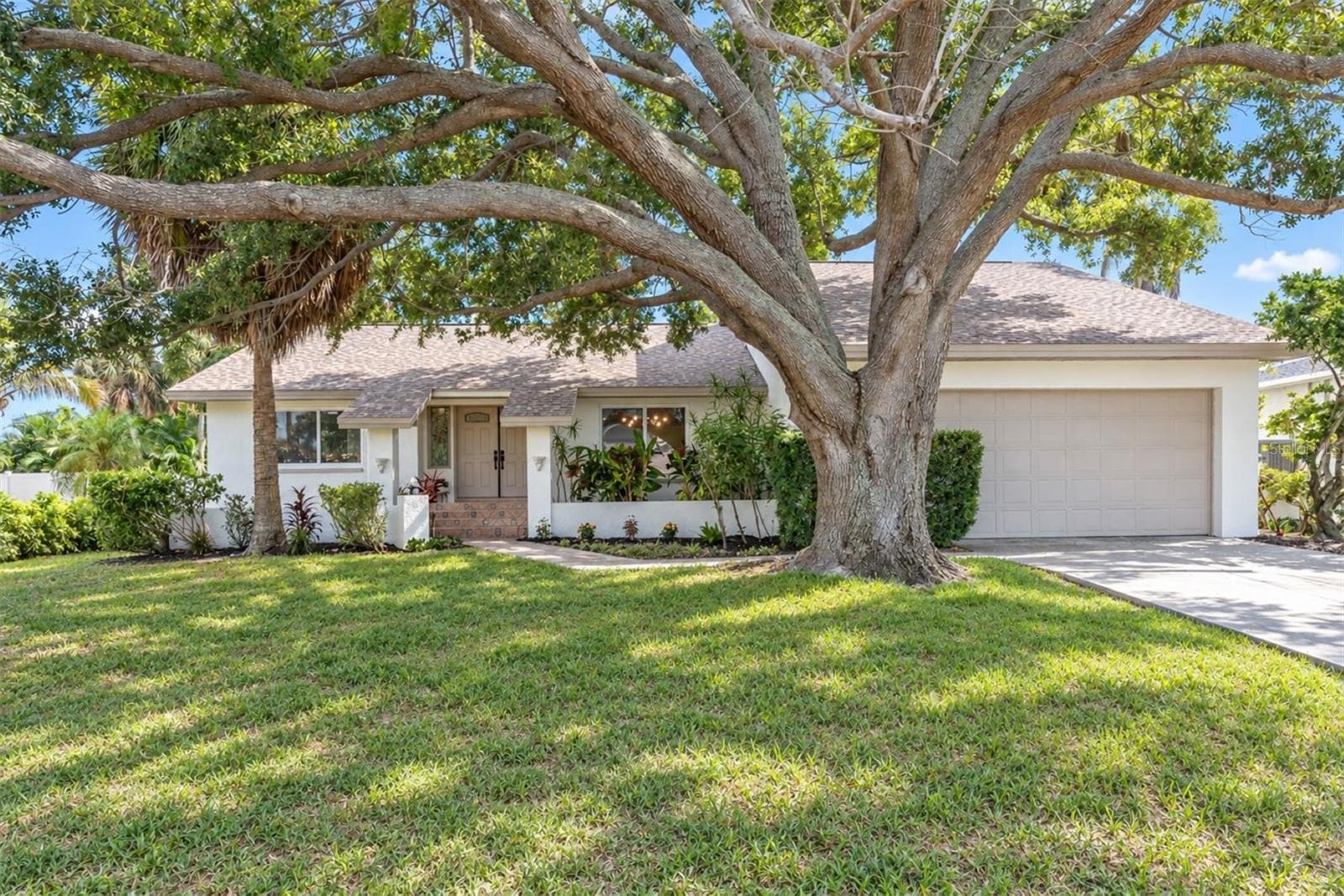 Rarely available Monte Cristo residence in sought-after Tierra Verde. - 630 PINTA DR, TIERRA VERDE