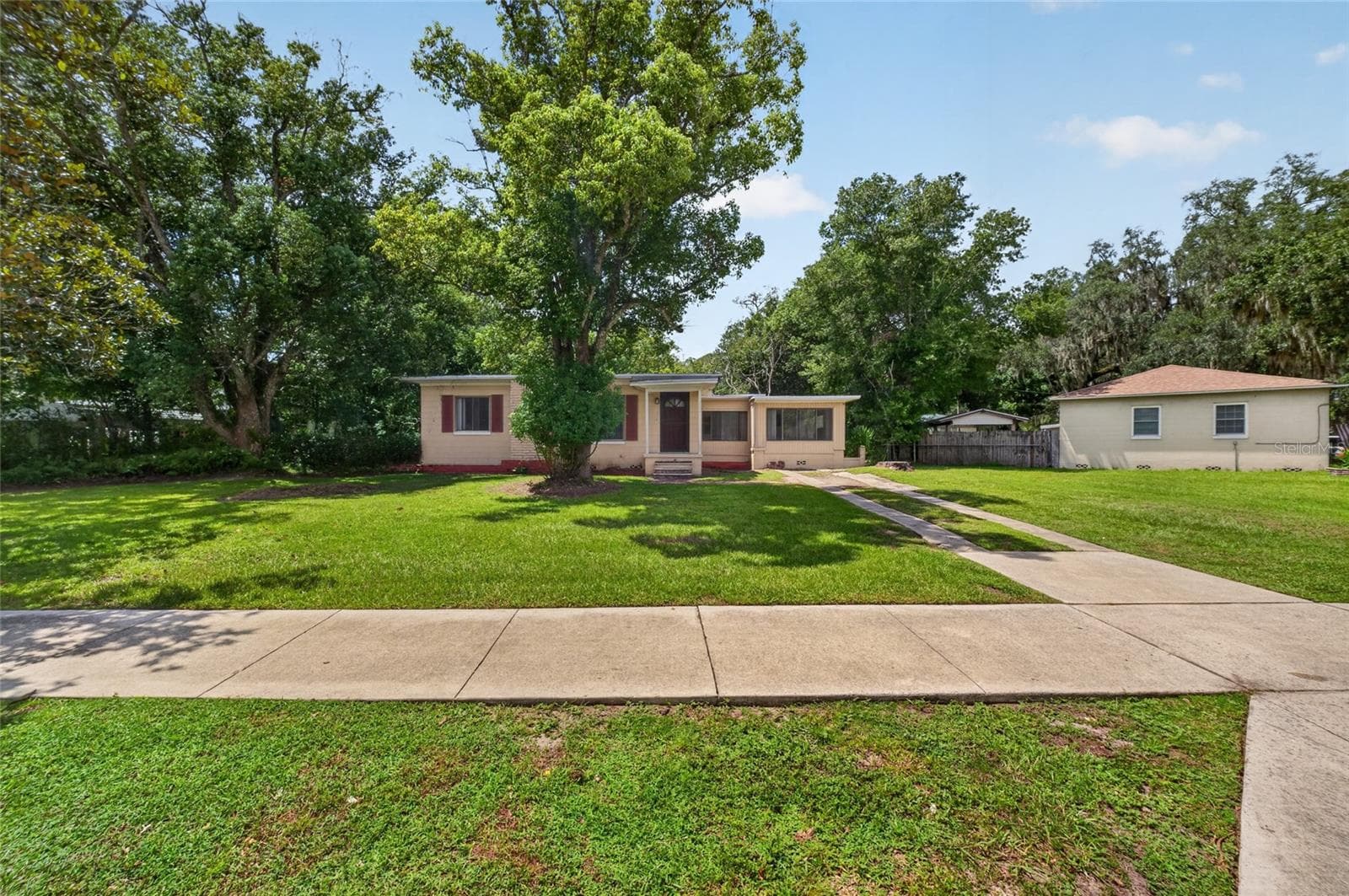Single Family Residence at 2402 S SUMMERLIN AVE, SANFORD, photo 2 of 39